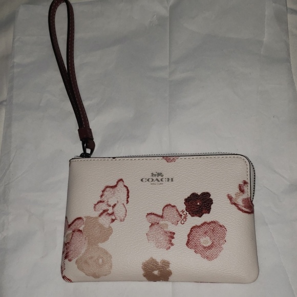 Coach Handbags - Coach wristlet